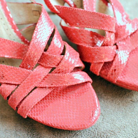 RED PUMP - Picture 3 of 11